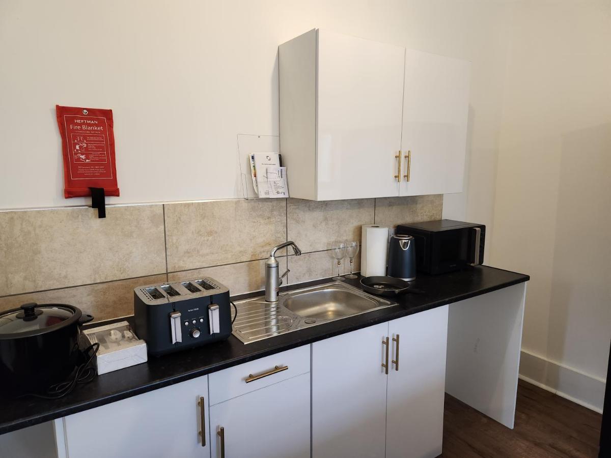 Immaculate 1-Bedroom In Greenhithe Экстерьер фото