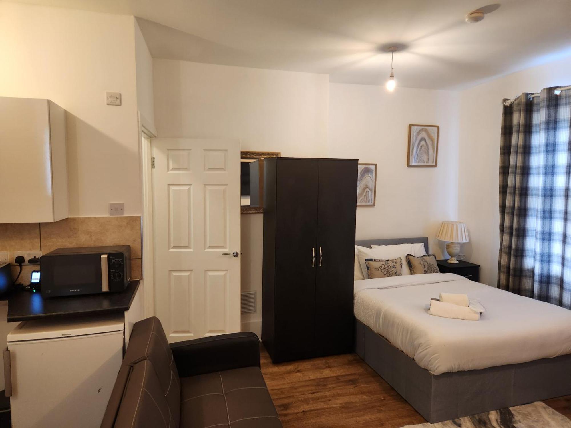 Immaculate 1-Bedroom In Greenhithe Экстерьер фото
