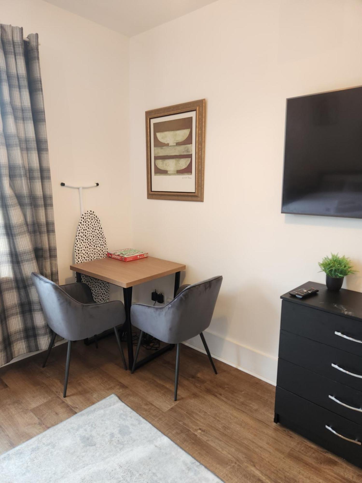 Immaculate 1-Bedroom In Greenhithe Экстерьер фото